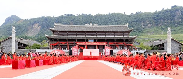  毕节百对新人在大方县举行汉服集体婚礼