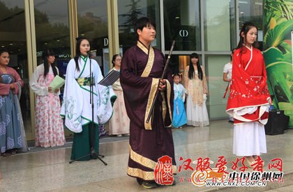 徐州17岁女孩组织汉服迷汉服表演展示汉文化