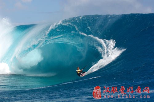 大到能把人吞噬的浪