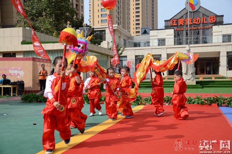 济南：300名幼儿着汉服祭孔