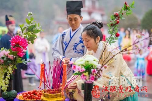 资阳汉服文化研究会在字库山公园举办“花朝节