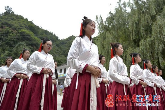 河北邢台举办汉式女子成人礼仪式