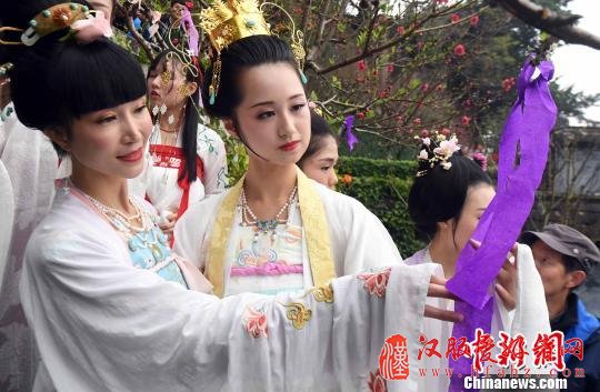 传统花朝节：福建汉服青年祭花神向春天祈福