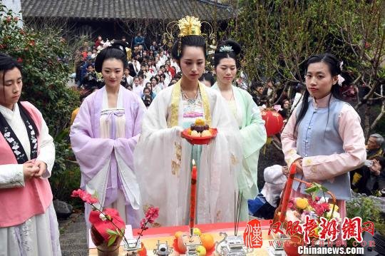 传统花朝节：福建汉服青年祭花神向春天祈福（图）