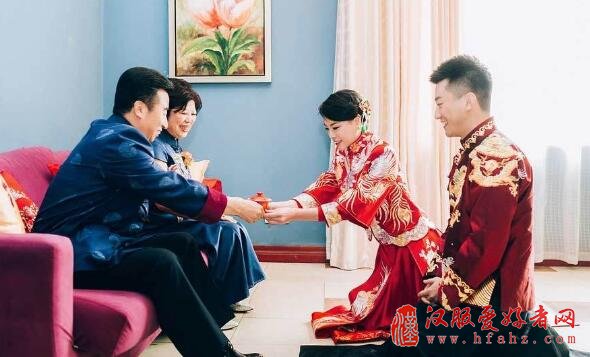 跳水女皇大婚吴敏霞中式婚礼现场照曝光似天仙 一家六口合影