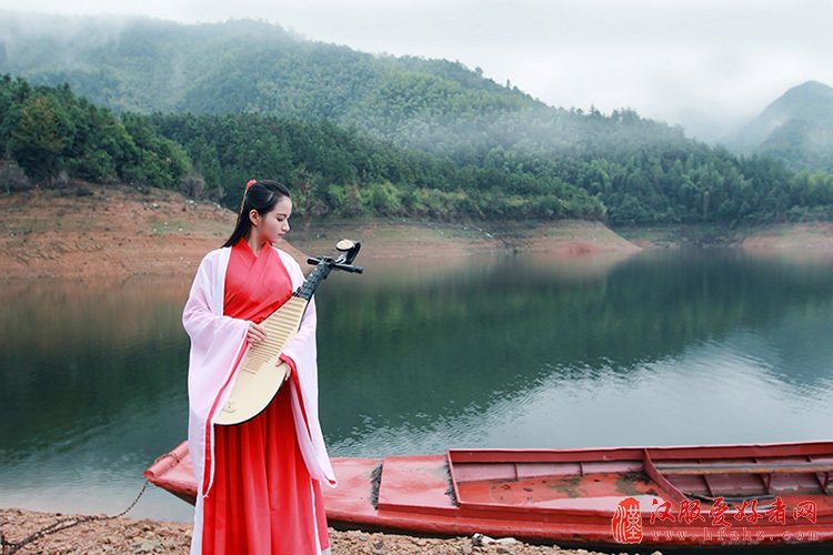 第二届湖北通城黄袍山古装美女摄影节 引金秋旅游热潮