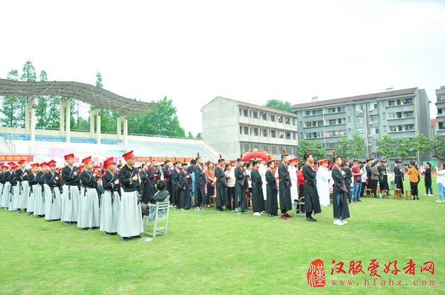 潜江市竹根滩高级中学举办2018届学生成人礼仪式